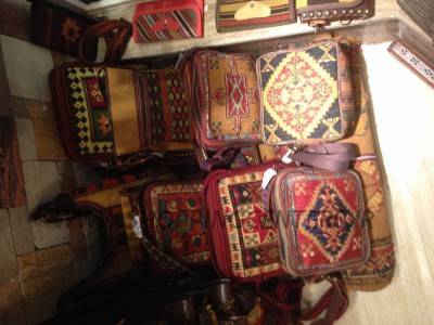 کیف زنانه سنتی در طرحهای مختلف
